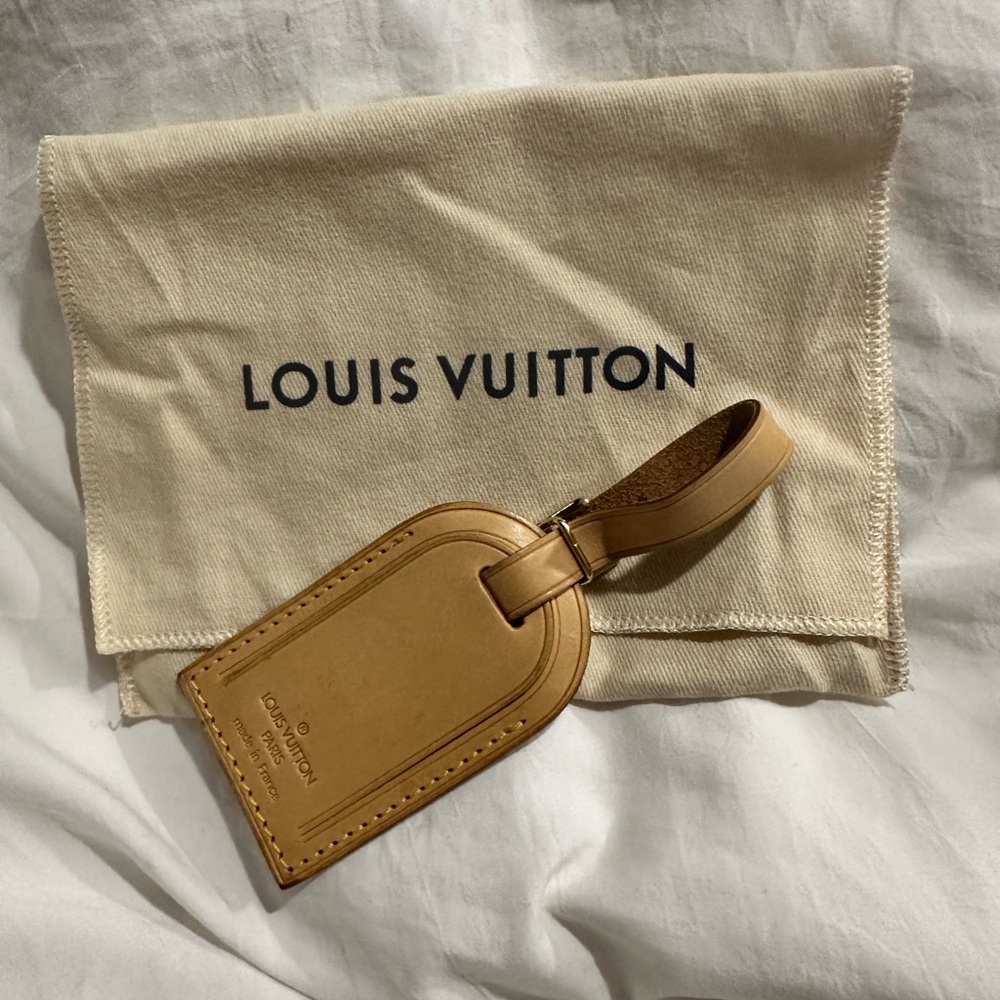 Authentic Louis Vuitton Tan luggage tag 
Dust bag not included!